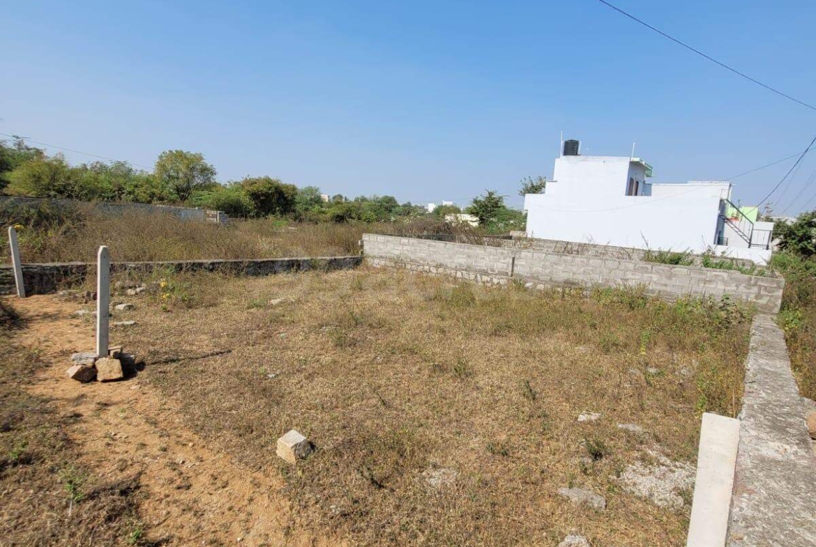 200 sq yd Residential plot for sale