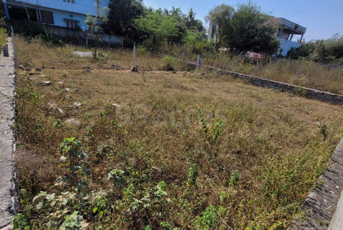 200 sq yd Residential plot for sale